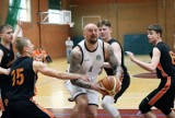 Koszykarze KS Basket Legnica wygrali z UKS Gimbasket Wrocław, zobaczcie zdjęcia