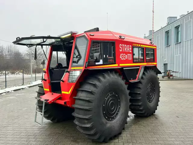 Nie potrzebuje ani drogi, ani nawet kierowcy. Nowy sprzęt gdyńskich strażaków w akcji!