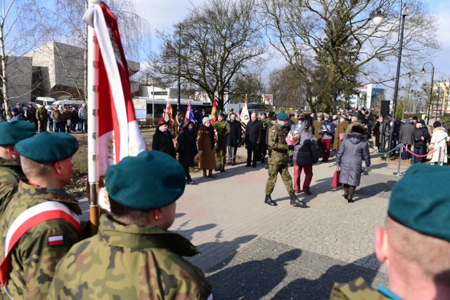 W ramach tegorocznych obchodów Narodowego Dnia Pamięci Żołnierzy Wyklętych uroczystość odbyła się pod Pomnikiem Żołnierzy Wyklętych przy Alei Solidarności w Toruniu. 

Zobacz także: Weekend w Toruniu. Kolejna impreza Ladies' Nights w Bajka Disco Club w Toruniu za nami [ZDJĘCIA Z KLUBU]

Narodowy Dzień Pamięci Żołnierzy Wyklętych w Toruniu [ZDJĘCIA]