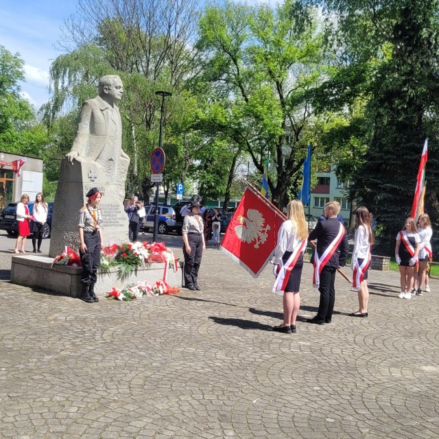 Dziś w południe odbyły się uroczystości związane z rocznicą uchwalenia Konstytucji 3 maja i wybuchu III Powstania Śląskiego