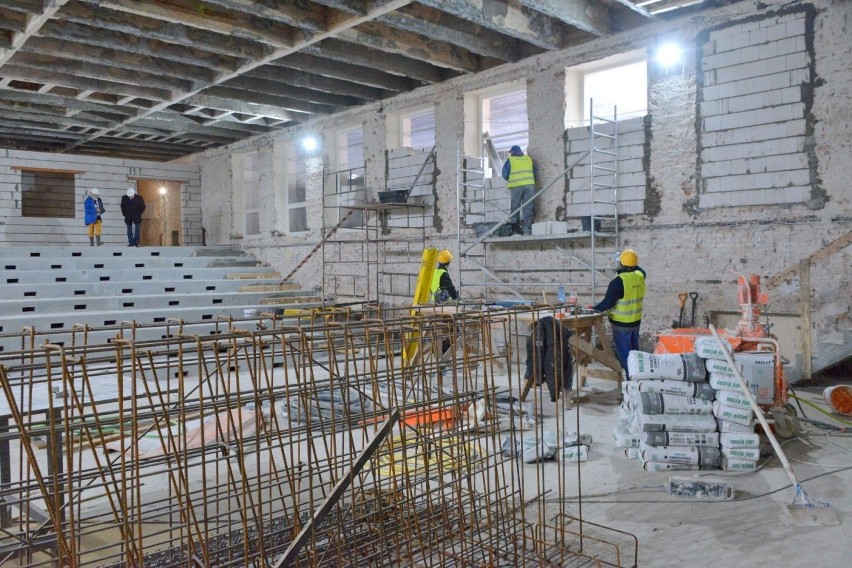 Budowa sali dla teatru przy Wojewódzkim Domu Kultury w Kielcach idzie pełną parą [WIDEO, ZDJĘCIA]