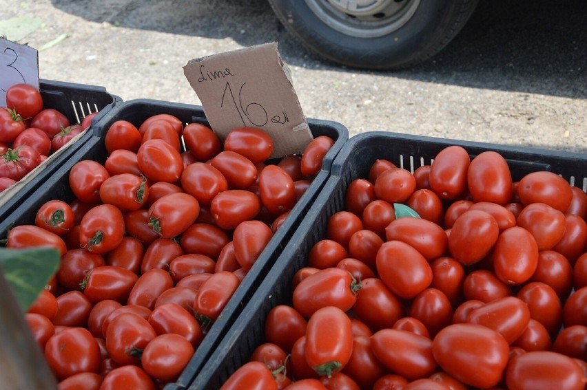 Ceny warzyw i owoców na targu w Stalowej Woli. Po ile truskawki? Zobacz zdjęcia