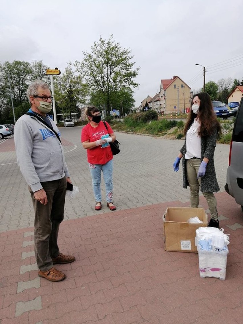 Gubińska Fala Pomagania wciąż szyje i rozdaje maseczki...