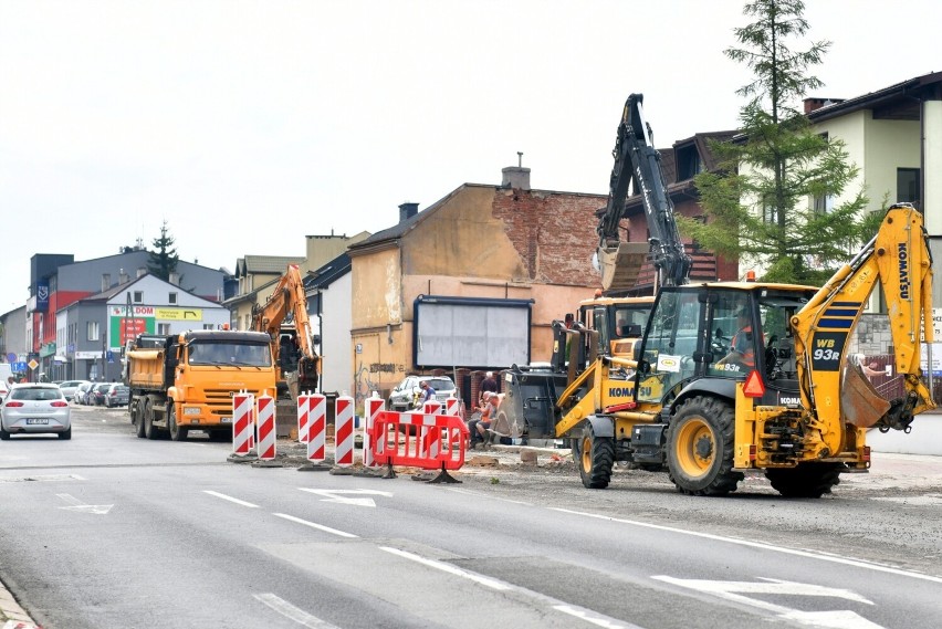 Trwają prace przy wymianie kanalizacji na ulicy Słowackiego...