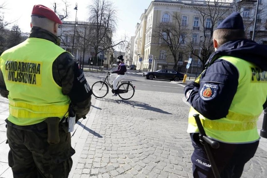 Co kwarantanna narodowa oznacza w praktyce? Co podczas...