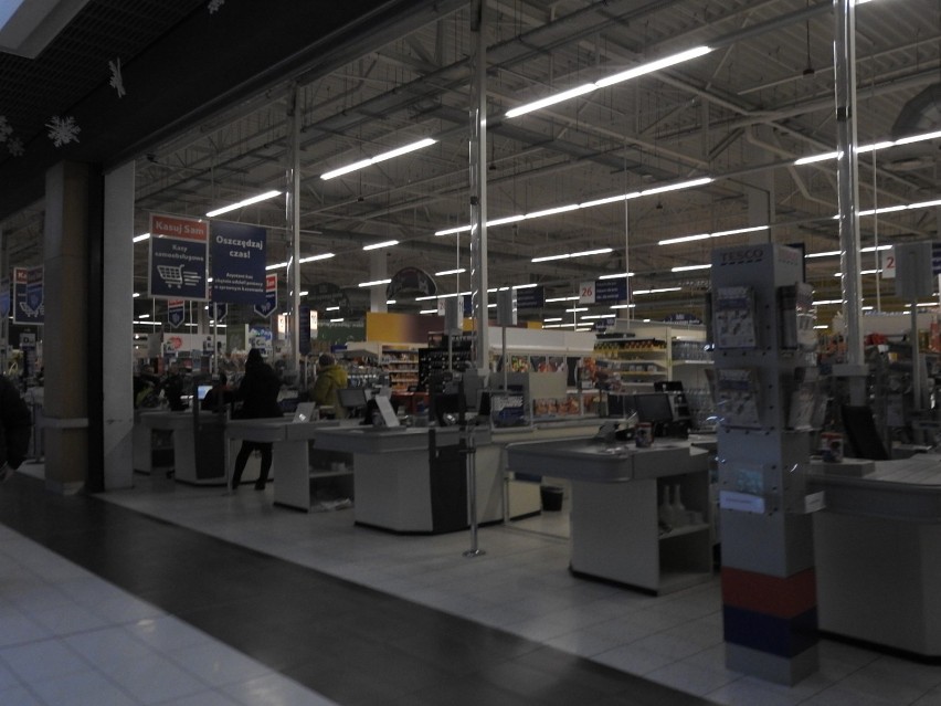 Tesco zamyka kolejne sklepy. Na liście jest hipermarket z Łomży