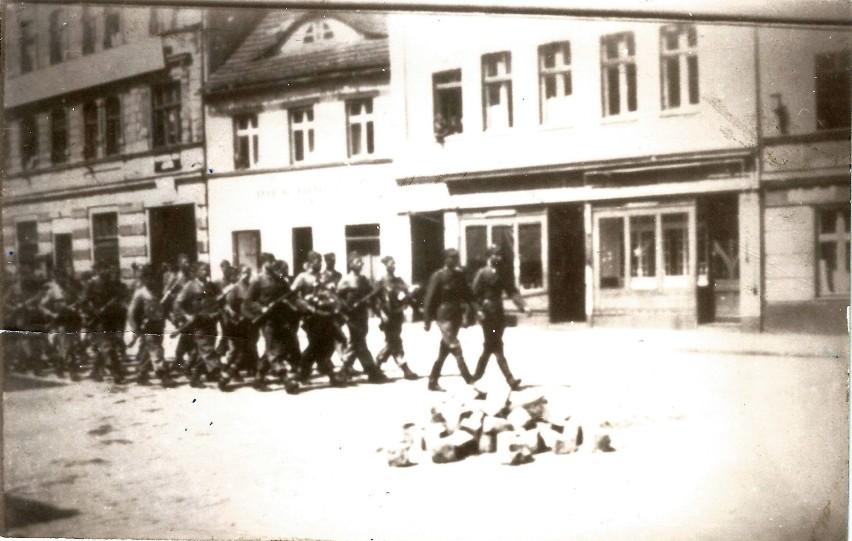 Pierwsza defilada wojska polskiego w Żarach - 9 maja 1946...