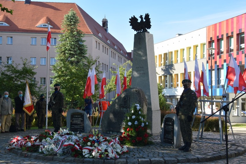 Obchody 76. rocznicy wybuchu Powstania Warszawskiego w Elblągu. Elblążanie oddali hołd powstańcom