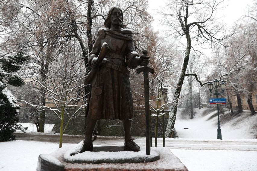 Bajeczna zima w stolicy Podkarpacia. Zobacz Rzeszów pod śnieżną pierzynką [ZDJĘCIA]