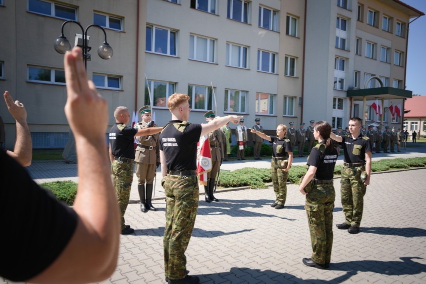 36 nowych funkcjonariuszy BiOSG złożyło ślubowanie.