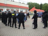 Policjanci ćwiczyli na stadionie