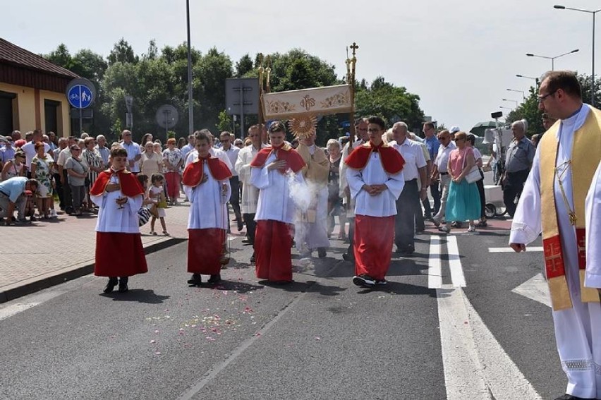 Procesja Bożego Ciała w 2019 roku w parafii NMP Matki...