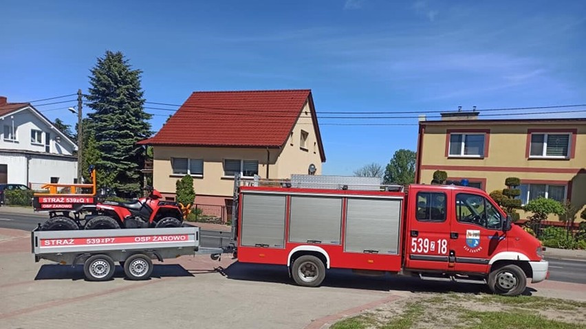 Strażacy z Ochotniczej Straży Pożarnej w Żarowie mają specjalistycznego quada z przyczepą 
