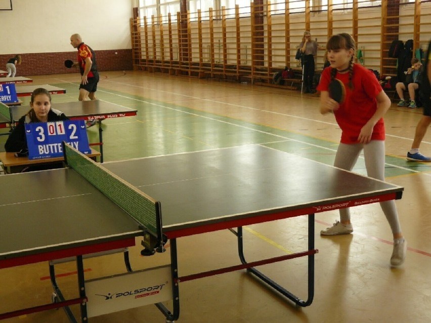 Tenis stołowy: Otwarte Mistrzostwa Zespołu Szkół w Czerninie. ZDJĘCIA