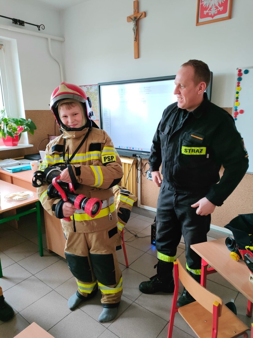 Straż pożarna w szkole w Morakowie. Dzieci były zachwycone spotkaniem ze strażakami 