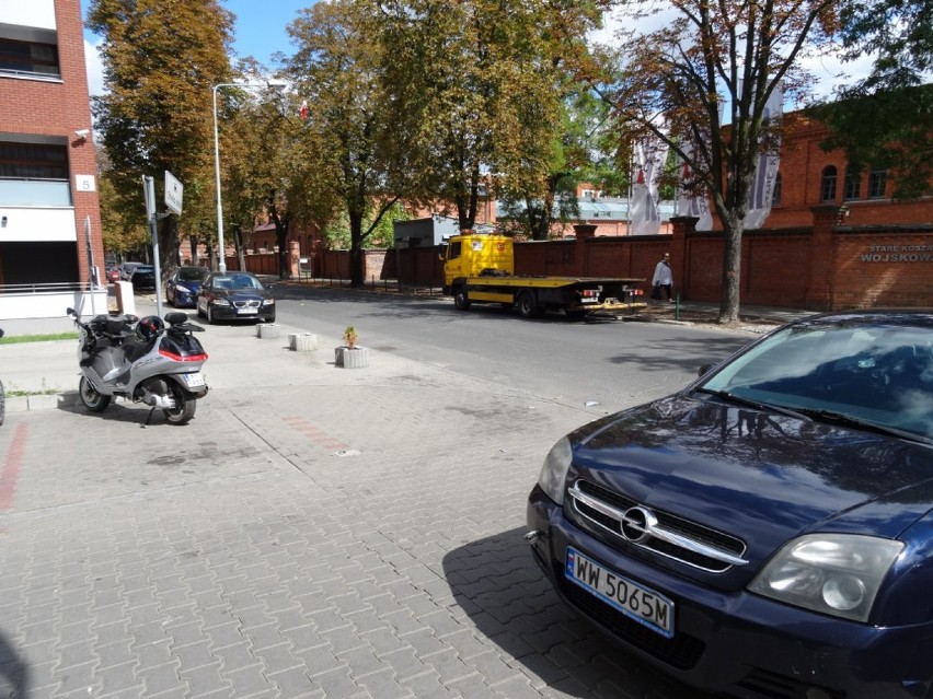 Wypadek w Poznaniu: Na Wojskowej skuter zderzył się z autem
