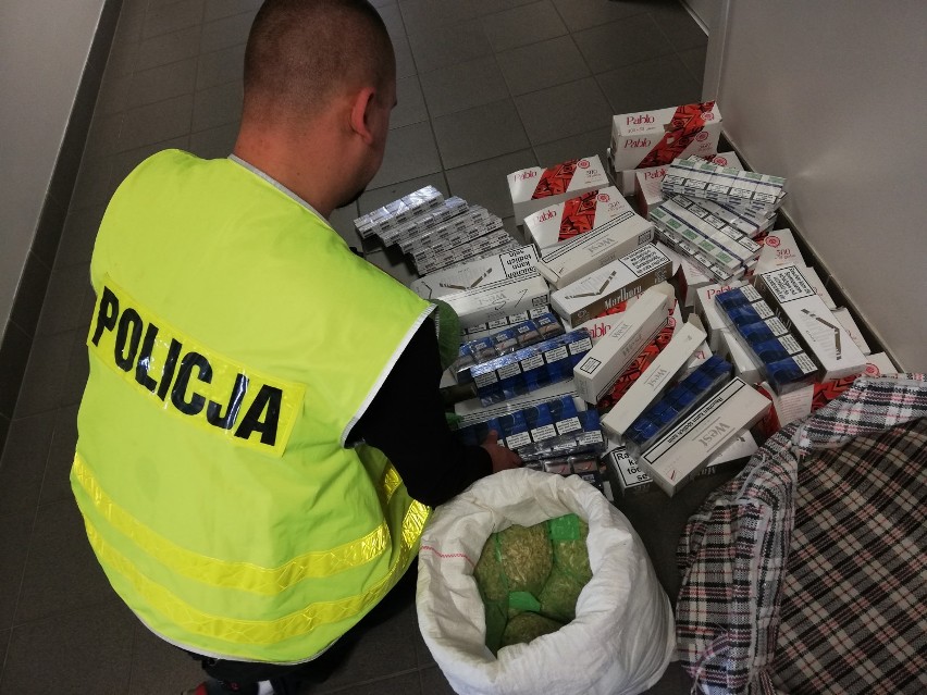 Nielegalne papierosy i tytoń w fiacie punto w Gorzkowicach