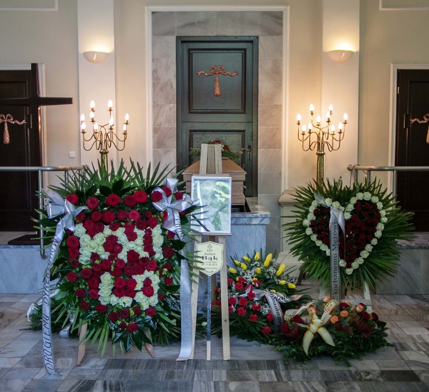 Pogrzeb dyrektora XXI LO Janusza Bąka na cmentarzu na Dołach [ZDJĘCIA]