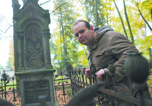 Opolan oprowadzać będzie w sobotę Romuald Kulik, pasjonat historii lokalnej. W listopadzie opowie natomiast o historii cmentarza przy ul. Wrocławskiej.
