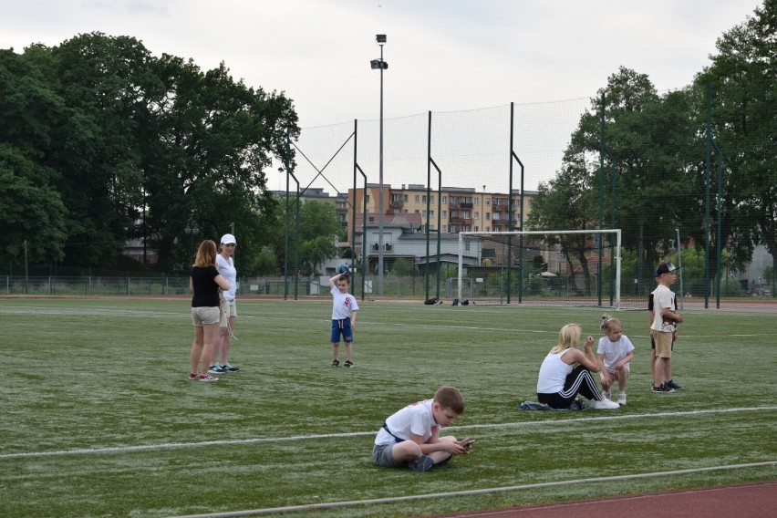 Zbąszyń biega na stadionie Orzeł z TKKF "Łabędź". Promocji...