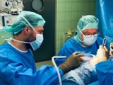 Z pomocą drukarki 3D stworzono implant, który wszczepiono pacjentowi Szpitala Specjalistycznego w Kościerzynie