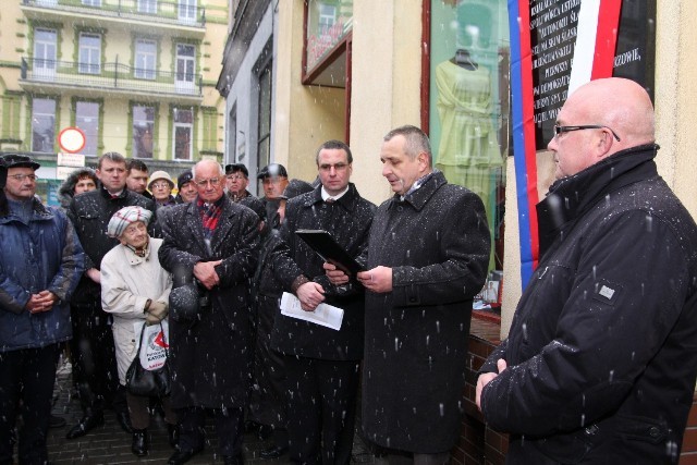 KRÓTKO: Odsłonięto tablice upamiętniającą Pawła Kempke przy ul. Sobieskiego w Chorzowie