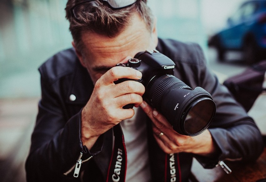 Ile zarabia fotograf profesjonalny. Chcesz pracować jako zawodowy fotograf? Zobacz, ile zarobisz! [STAWKI]