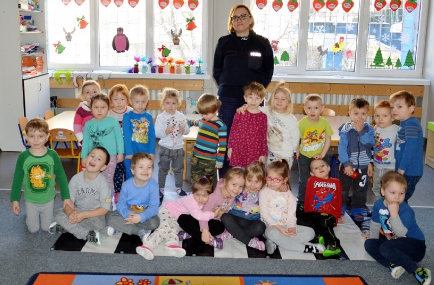 Tczewska policjantka odwiedziła przedszkolaków z Niepublicznego Przedszkola „Małe Jagódki" ZDJĘCIA