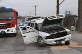 Samochód uderzył w przystanek autobusowy w Kielcach. Mężczyzna zmarł w szpitalu