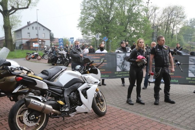 Motocykliści przyłączyli się po raz kolejny do wyścigu z czasem i walki o powrót Oliwki do zdrowia 

Zobacz kolejne zdjęcia/plansze. Przesuwaj zdjęcia w prawo - naciśnij strzałkę lub przycisk NASTĘPNE