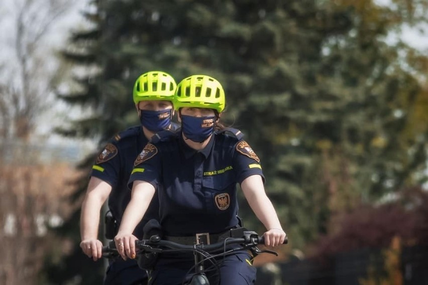 Na polecenie strażników miejskich wywieziono rowerowe wraki
