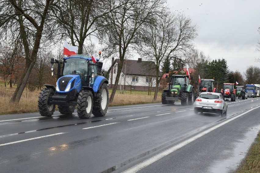 Protest rolników w Osjakowie. Droga w kierunku Wielunia była blokowana na obu pasach