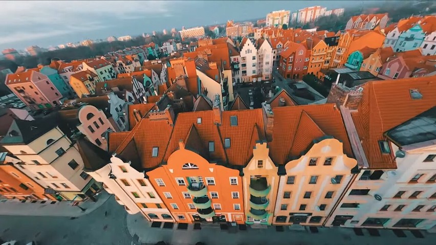 Nagranie pokazuje Stare Miasto z lotu ptaka