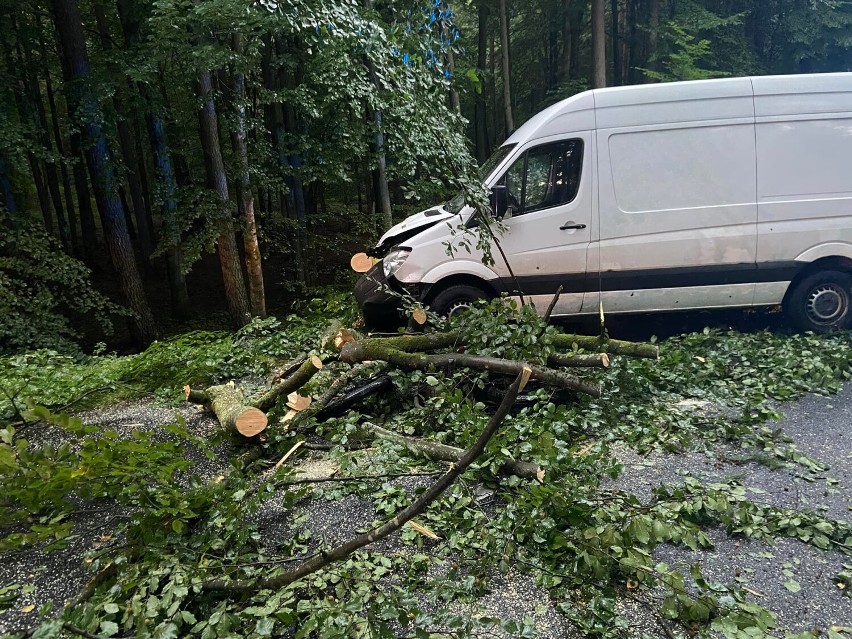 Ma miejscu pracowali strażacy z OSP Gościno i z Kołobrzegu