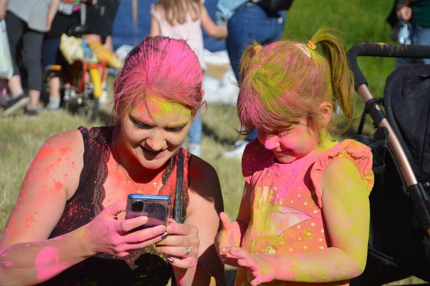 Festiwal kolorów i baniek mydlanych w żagańskim parku