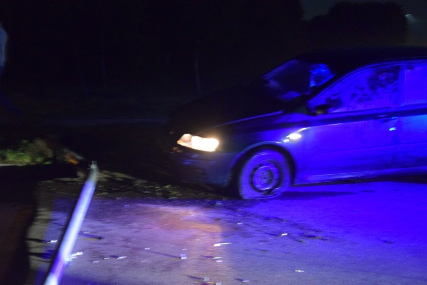 W Szczecinku pijany kierowca taranuje latarnię [zdjęcia]