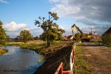 Bobrom mówimy stop. Na wale we wsi Stany pojawiła się wielka koparka