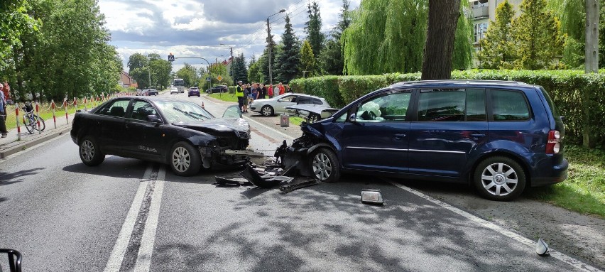 Wypadek w Jastrowiu. Zderzyły się trzy samochody osobowe
