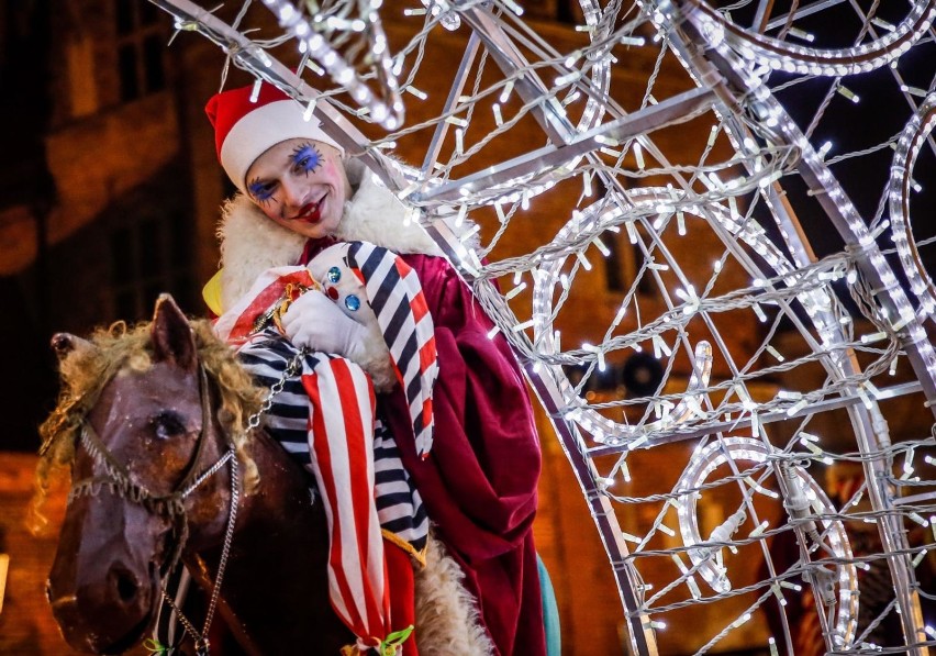 W Gdańsku "Odpalono Święta". Na głównych gdańskich ulicach i w parkach bożonarodzeniowe iluminacje 