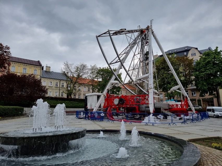 Koło widokowe wyjeżdża z Przemyśla. Atrakcja miała być dostępna dłużej [ZDJĘCIA]