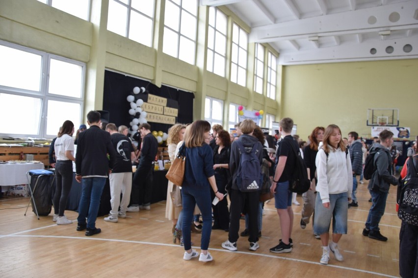 Blisko 400 osób odwiedziło  XXIV Targi Edukacyjne Szkół...