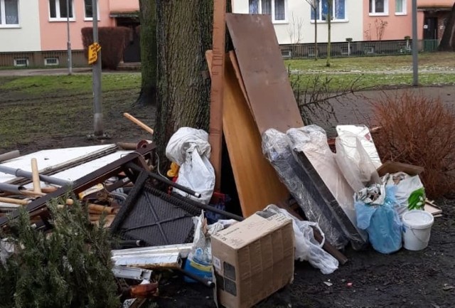 To nie jest właściwy sposób na pozbywanie się niepotrzebnych rzeczy i śmieci