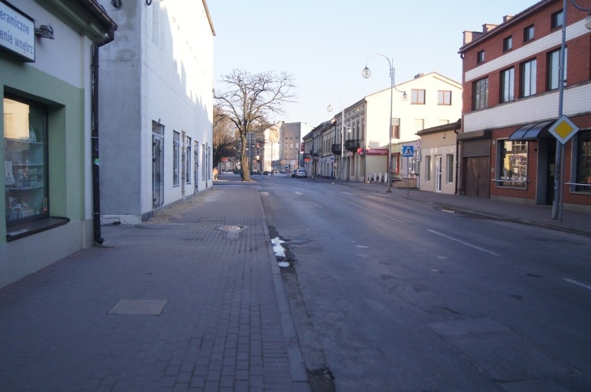 Z każdym dniem ulice pustoszały. Tak wyglądało Radomsko w...