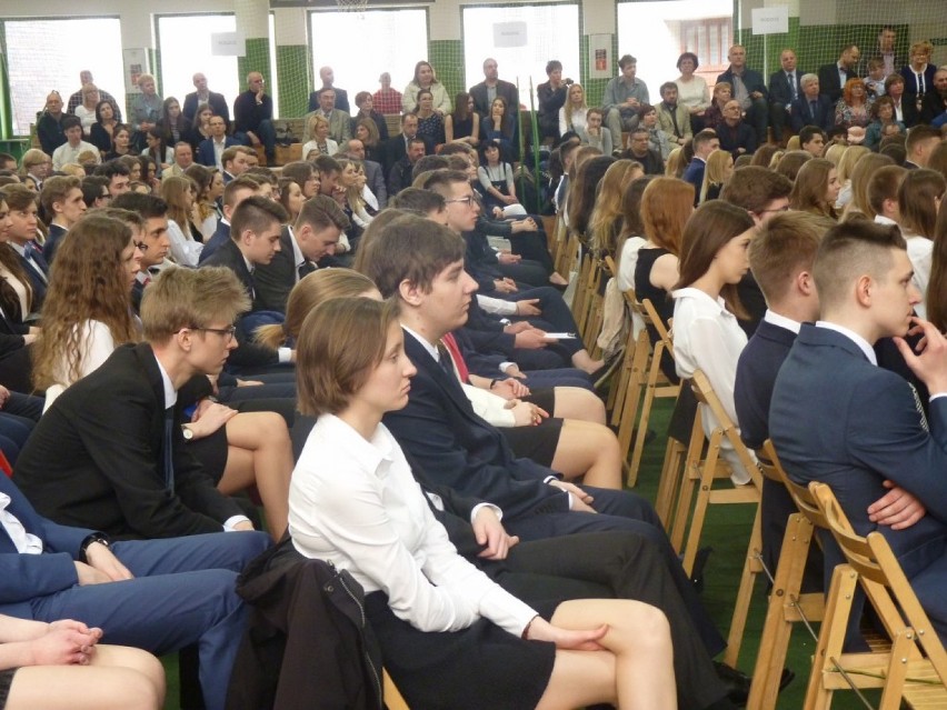 Zakończenie roku szkolnego maturzystów w I LO w Koszalinie [zdjęcia, wideo]