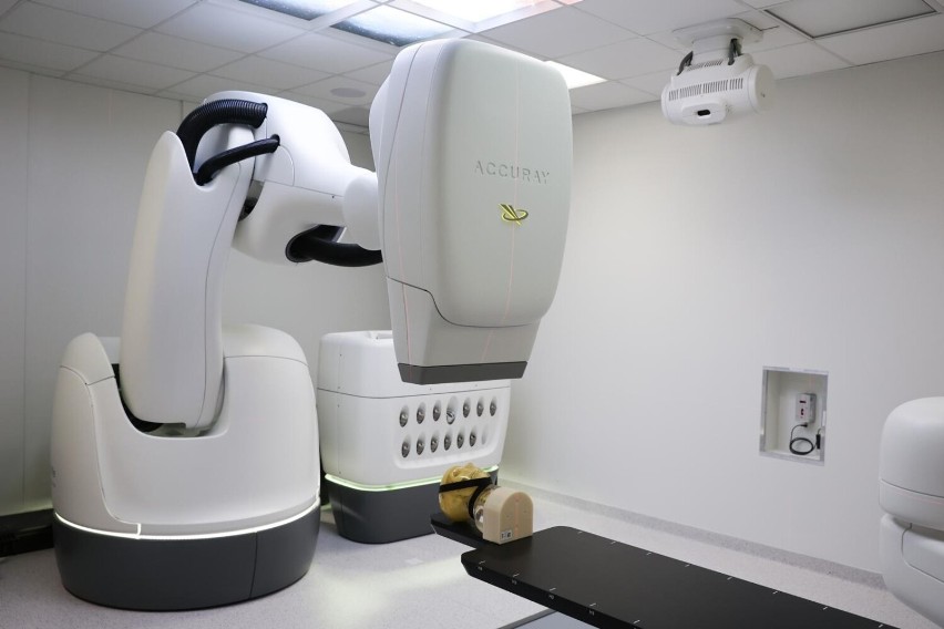 CyberKnife warty miliony robota do walki z rakiem w Szpitalu...