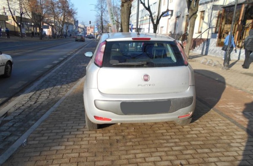 Mistrzowie Parkowania w Tomaszowie Mazowieckim. Parkowanie w centrum Tomaszowa okiem straży miejskiej [ZDJĘCIA]