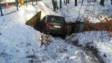 Wypadek w Radomierowicach. Mercedes wjechał do rzeki. Jak do tego doszło?