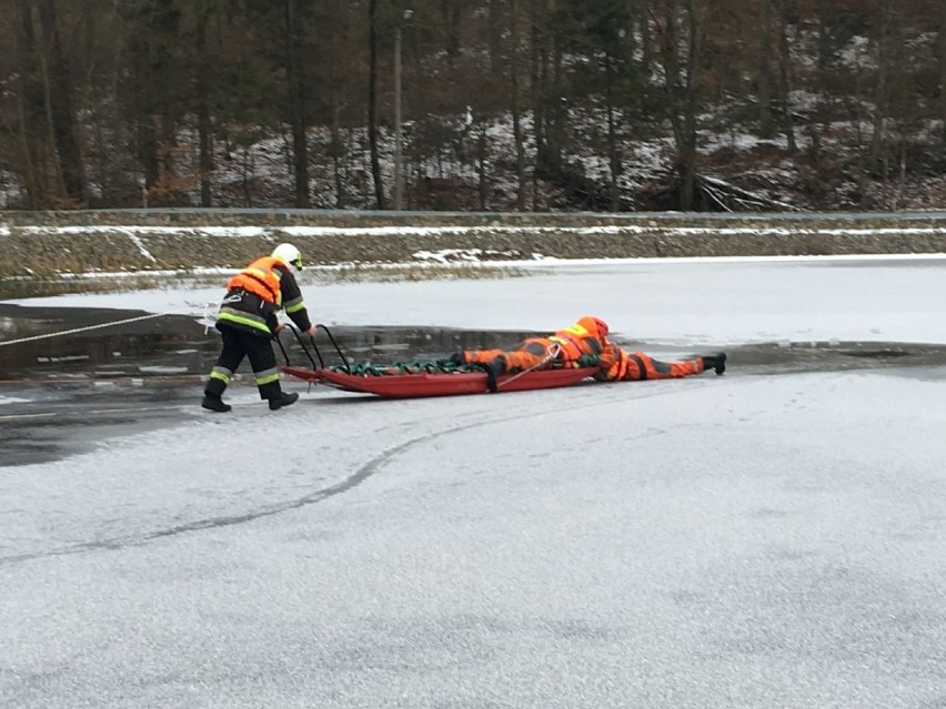 Strażacy OSP Sulęczyno ćwiczyli ratownictwo lodowe