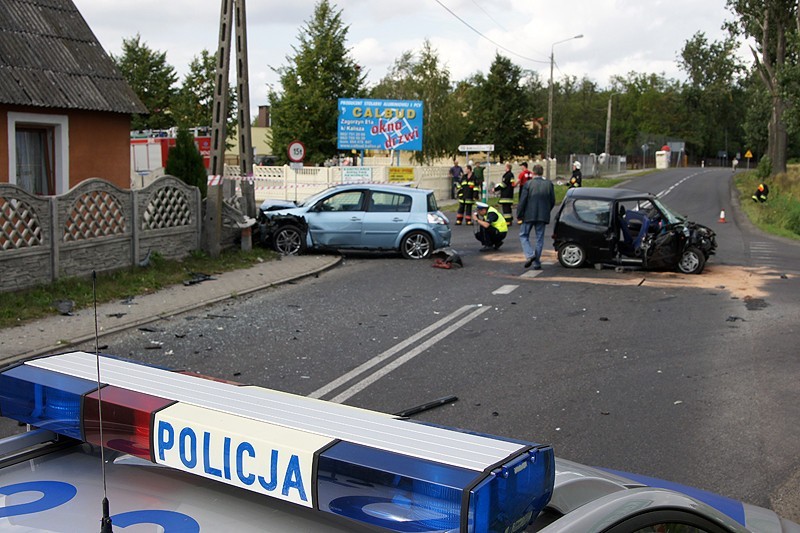 Wypadek w Piotrowie. Wymusił pierwszeństwo na krzyżówce. Cudem nikt nie zginął. ZDJĘCIA