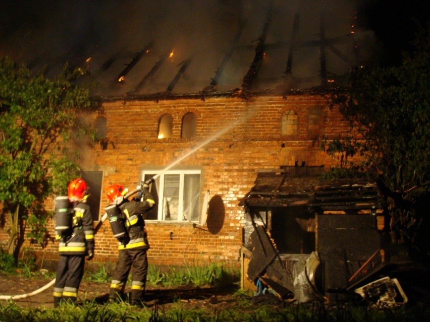 Pożar pod Nowym Tomyślem: Doszczętnie spłonął dom [ZDJĘCIA]